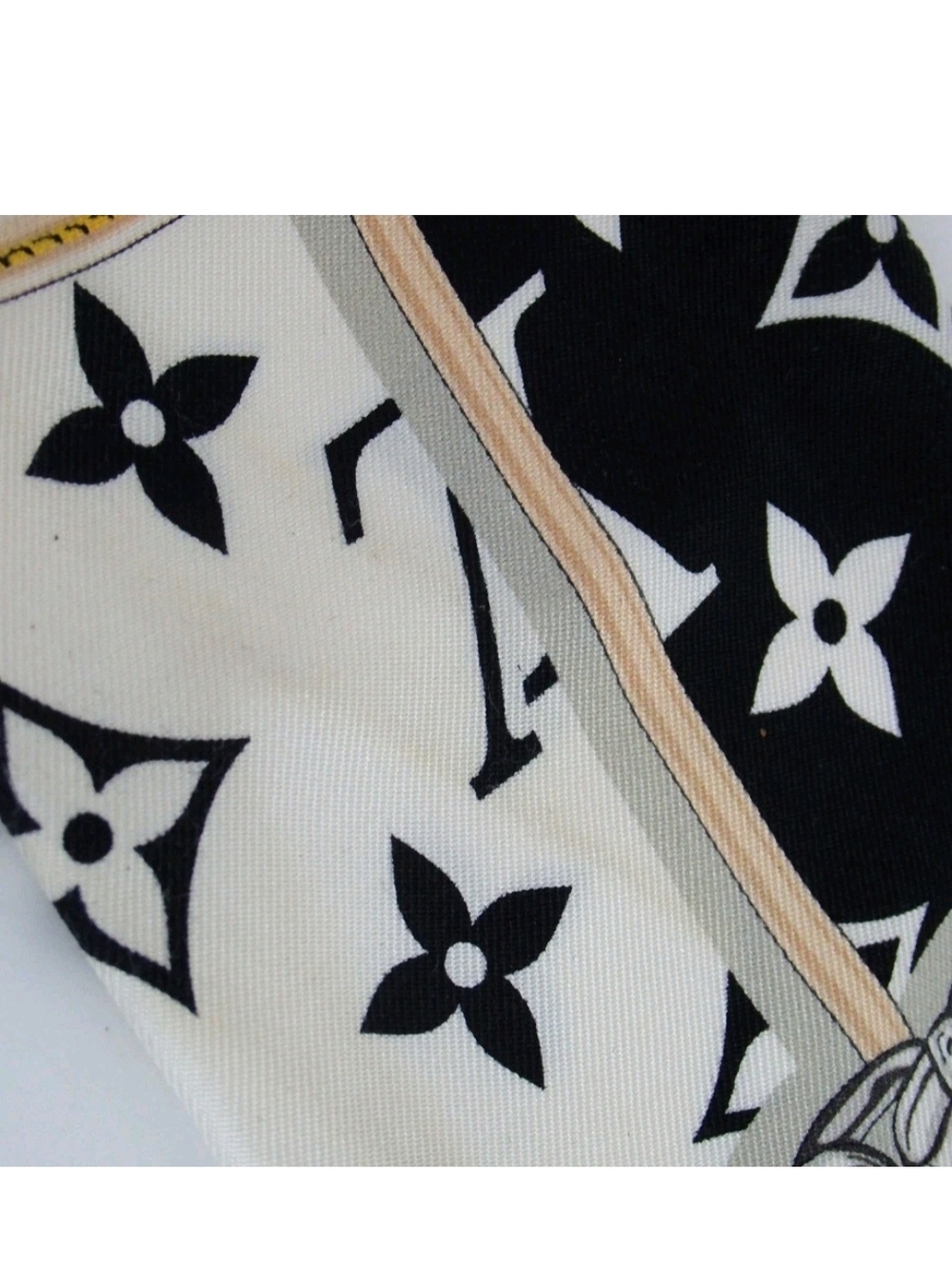 Louis Vuitton Black & White Monogram Silk Twilly Scarf - Picture 5 of 15